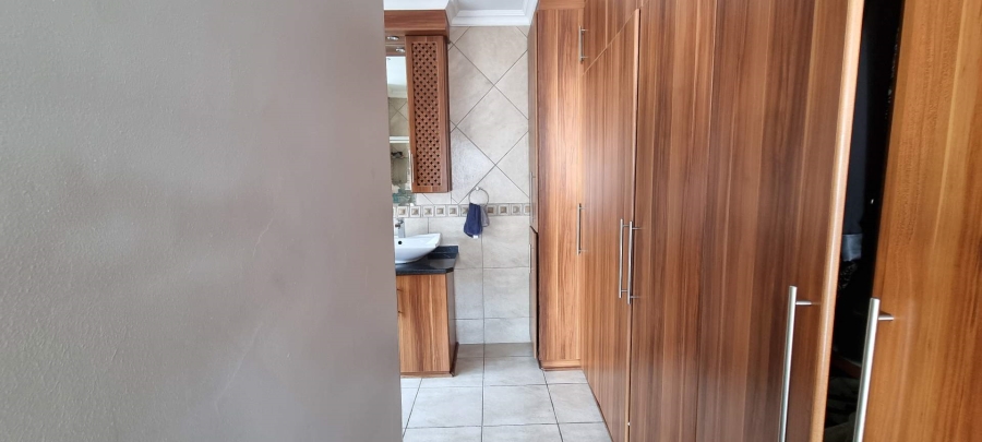 4 Bedroom Property for Sale in Woodland Hills Free State